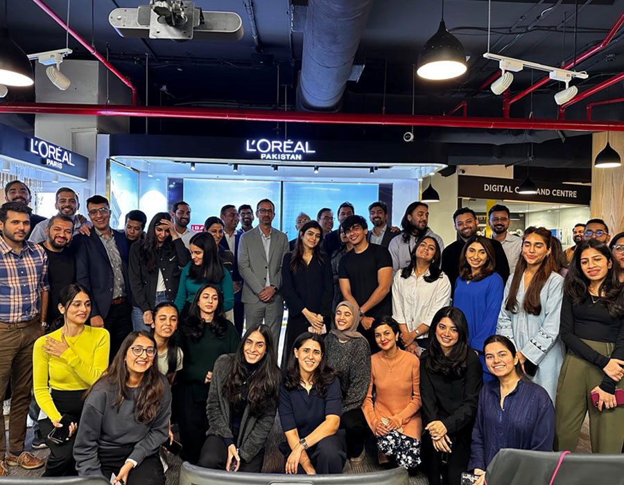 L'Oreal Pakistan Hosts Dr. S Akbar Zaidi for it's INVITE IBA Session