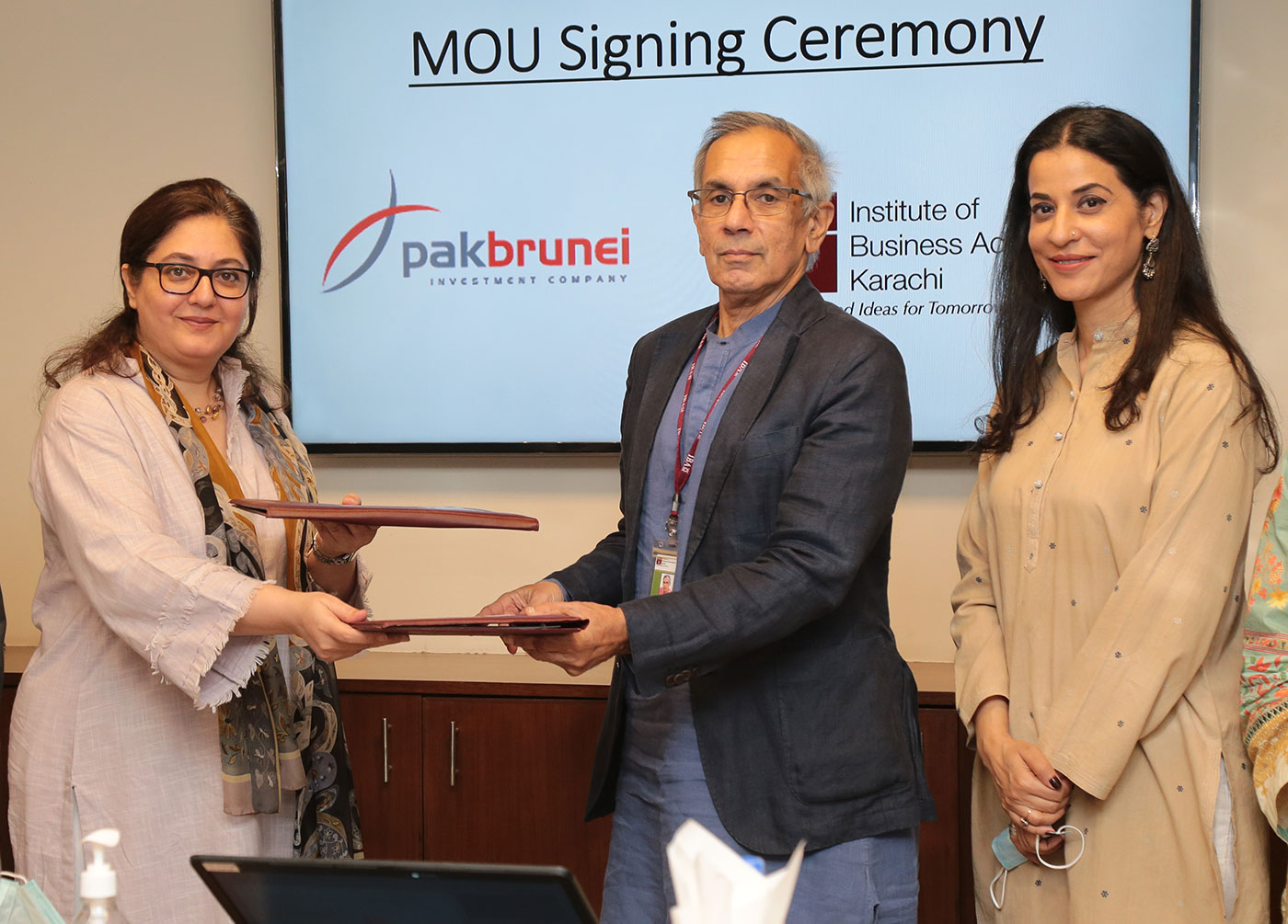 IBA Karachi and Punjab University sign MoU for collaborative research and academic reinforcement